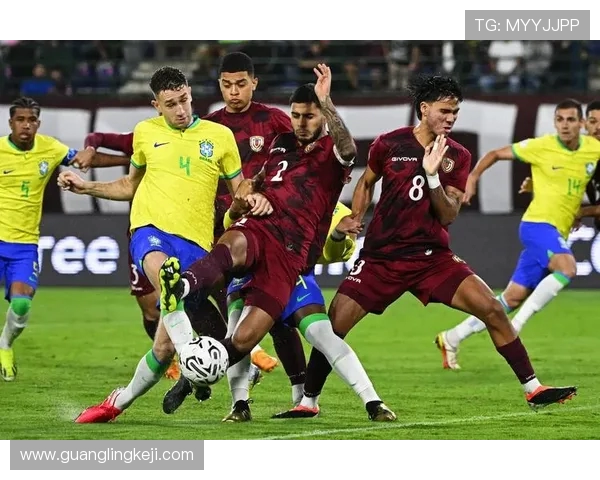 美职联半场战报：巴姆巴错失单刀 芝加哥火焰与纳什维尔0-0互交白卷